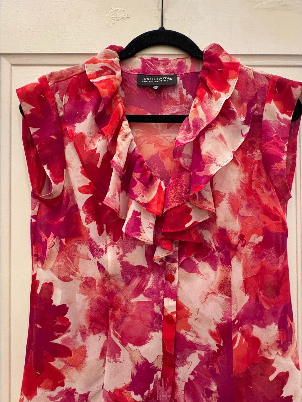 Jones New York Sleeveless Ruffle V-Neck Floral Blouse in Pink and Red